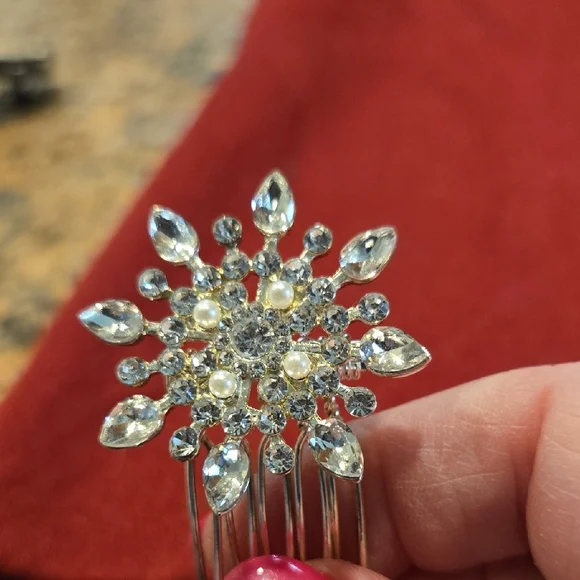 Elegant Silver Hair Comb Set with Crystal Accents - Picture 3 of 7